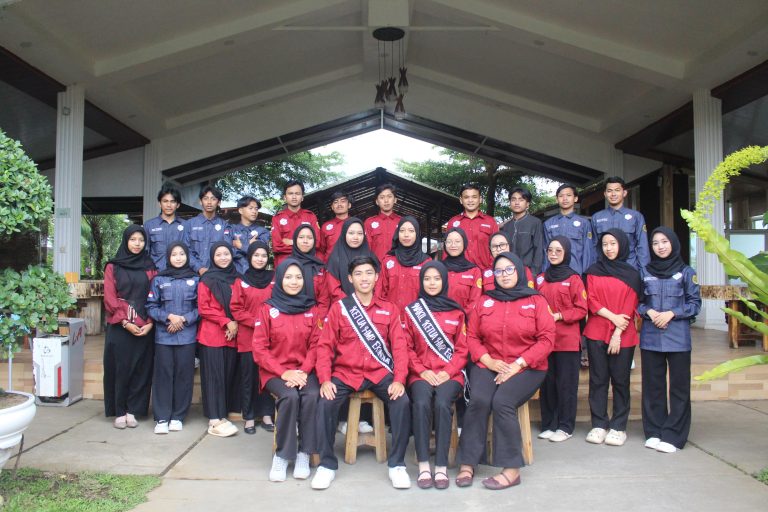 SESI FOTO KEPENGURUSAN HIMPUNAN MAHASISWA PROGRAM STUDI EKONOMI SYARIAH PERIODE 2026